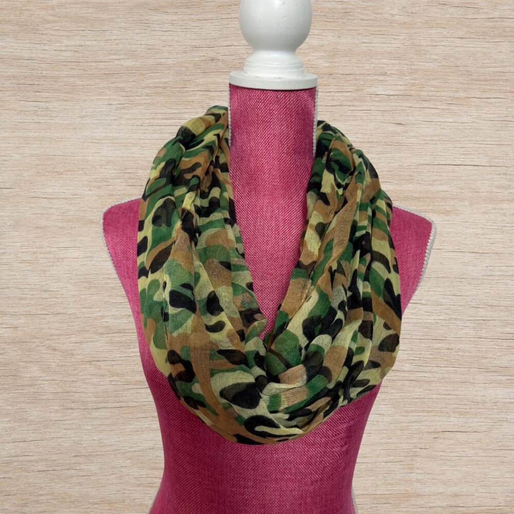 NWT D&Y Figure 8 Scarf Multi-Loop Infinity Camouflage Green Cold Weather